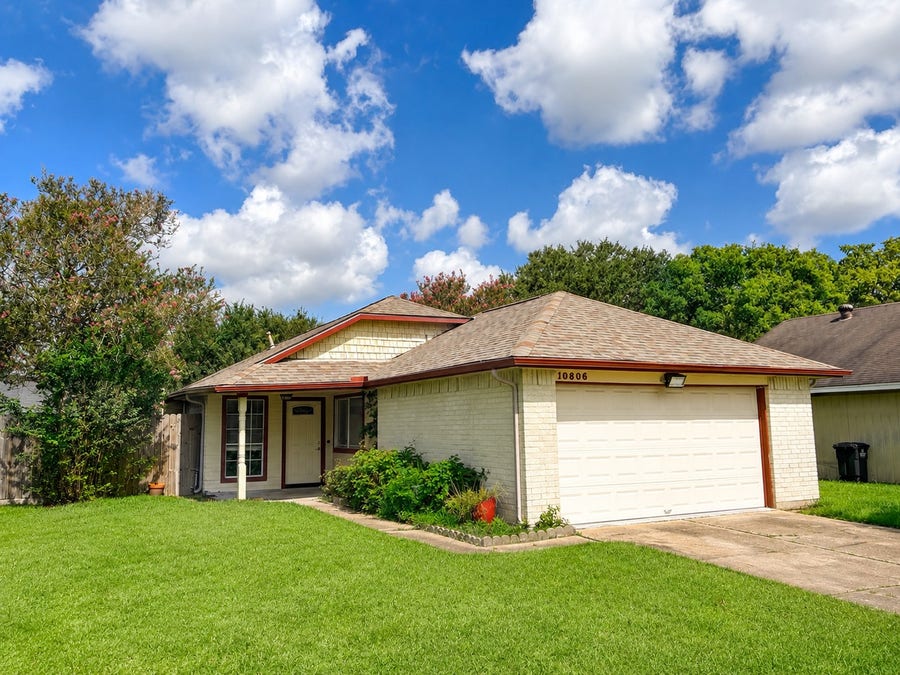 Property photo for 10806 Parkland Woods Drive, Sugar Land, TX