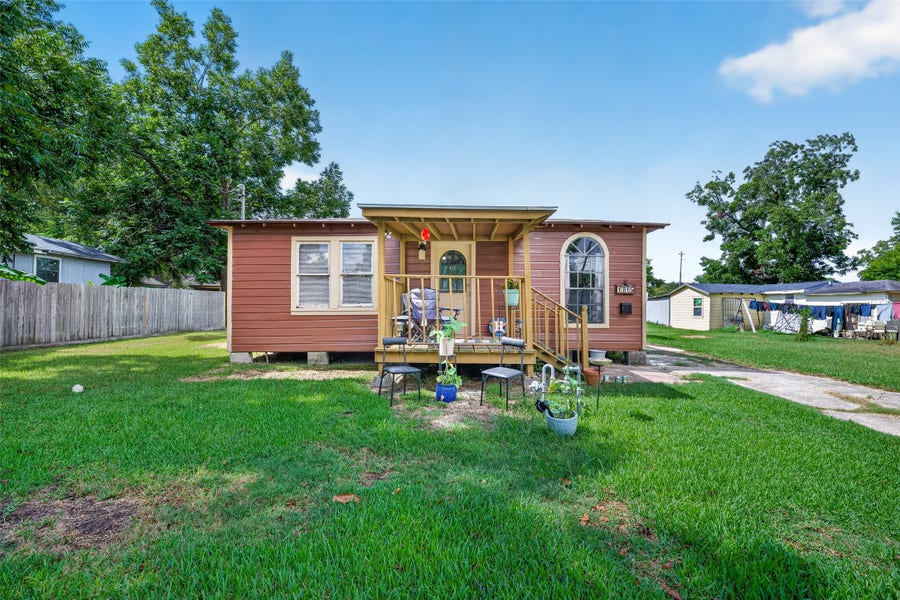 Property photo for 1715 W Humble Street, Baytown, TX