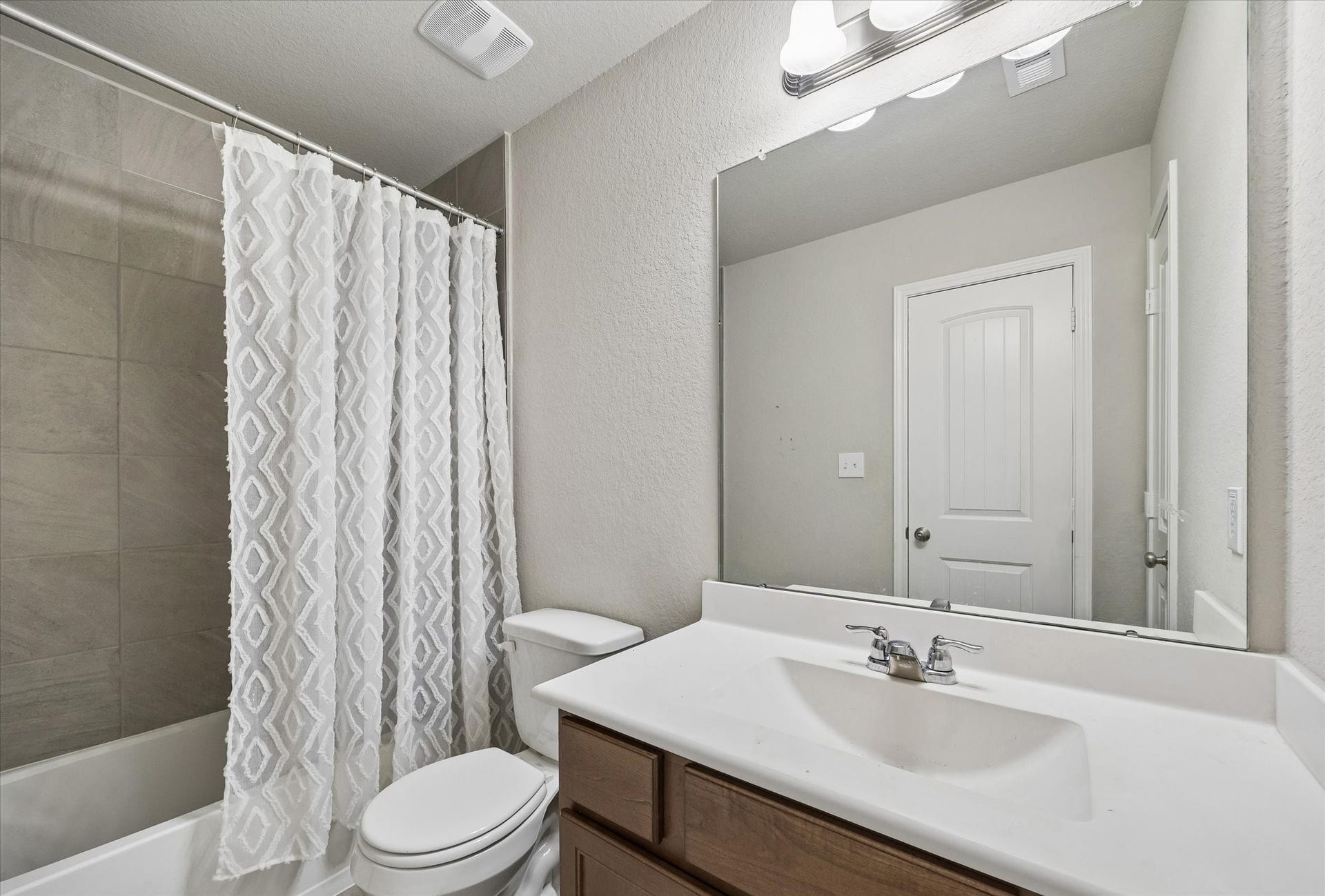 5911 Wayne Way, Rosenberg, TX 77471