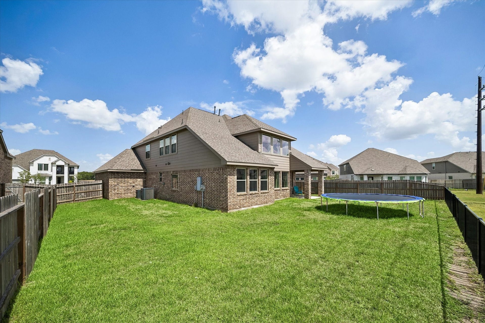 5911 Wayne Way, Rosenberg, TX 77471