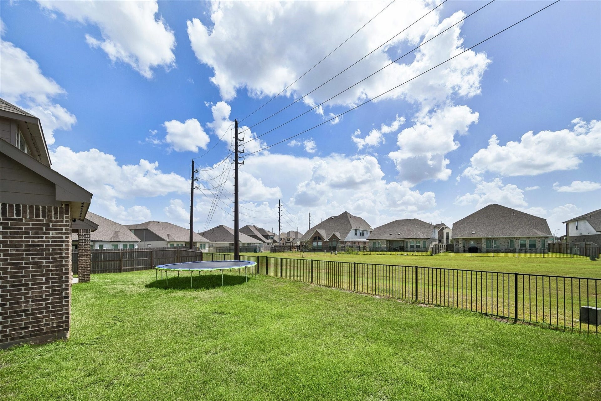 5911 Wayne Way, Rosenberg, TX 77471