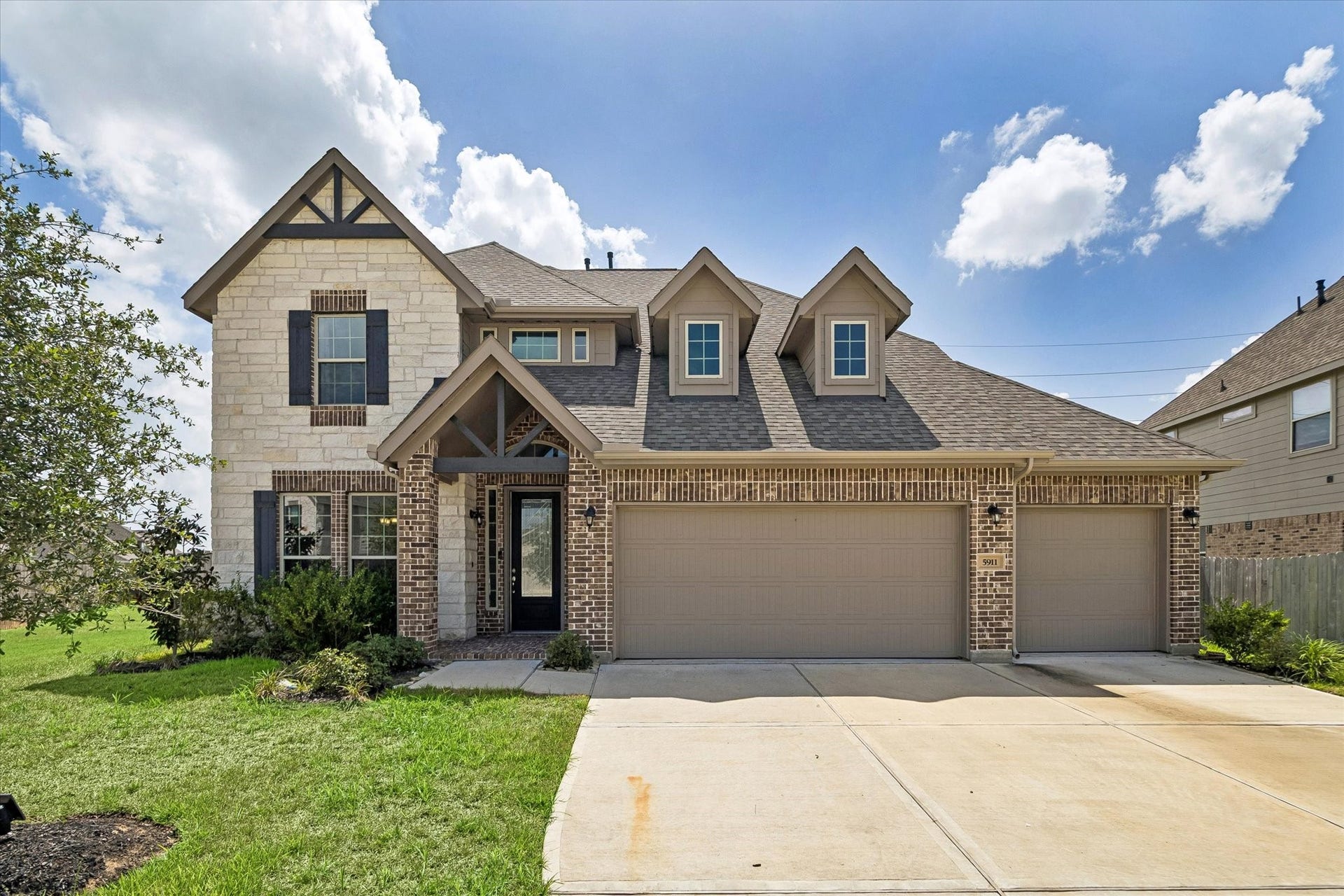 5911 Wayne Way, Rosenberg, TX 77471