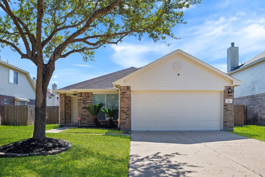 Property photo for 1111 Magnolia Dale Drive, Fresno, TX