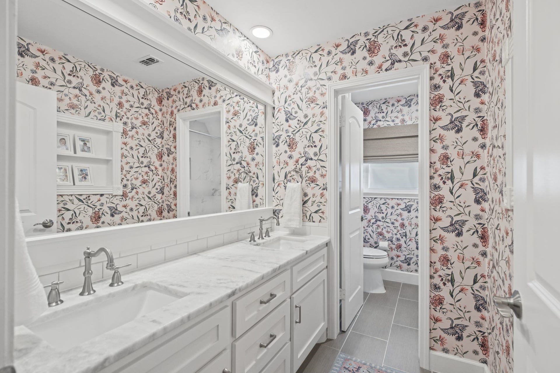 13711 Kingsride Lane, Houston, TX 77079 Secondary bathroom