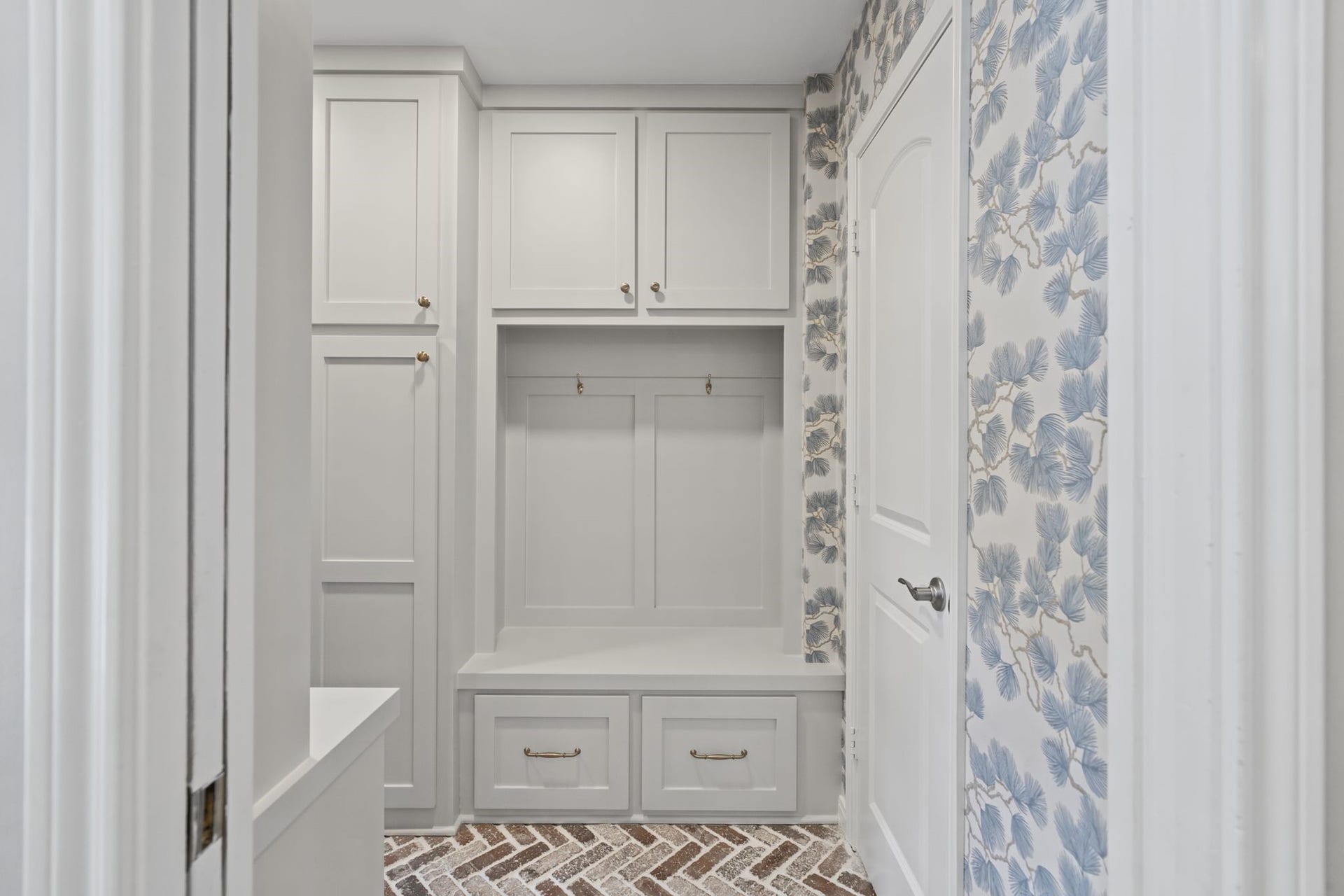 13711 Kingsride Lane, Houston, TX 77079 Mudroom