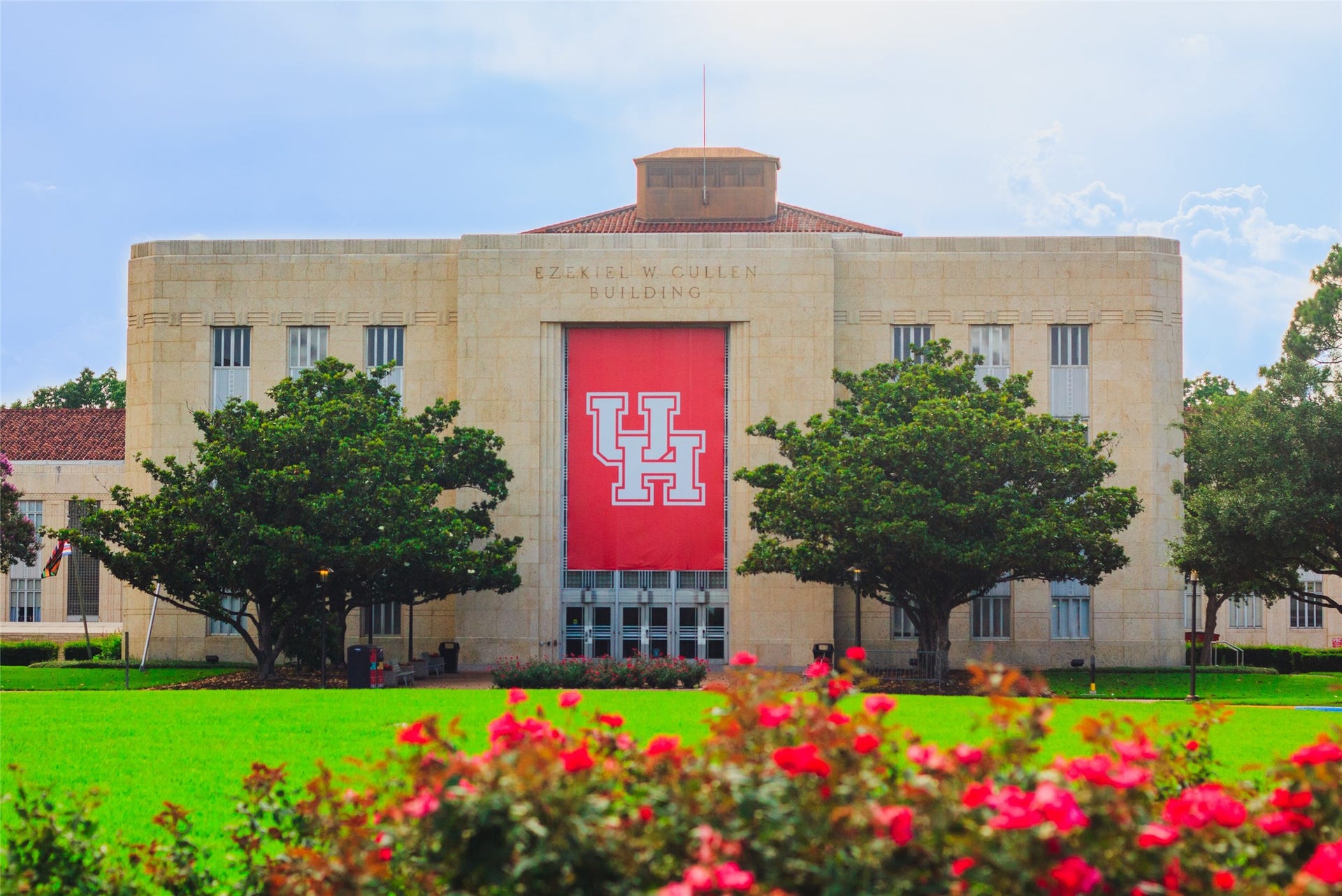 The University of Houston combines academic excellence, cultural richness, and the vibrant energy of city life. It stands out as one of Texass top public universities.