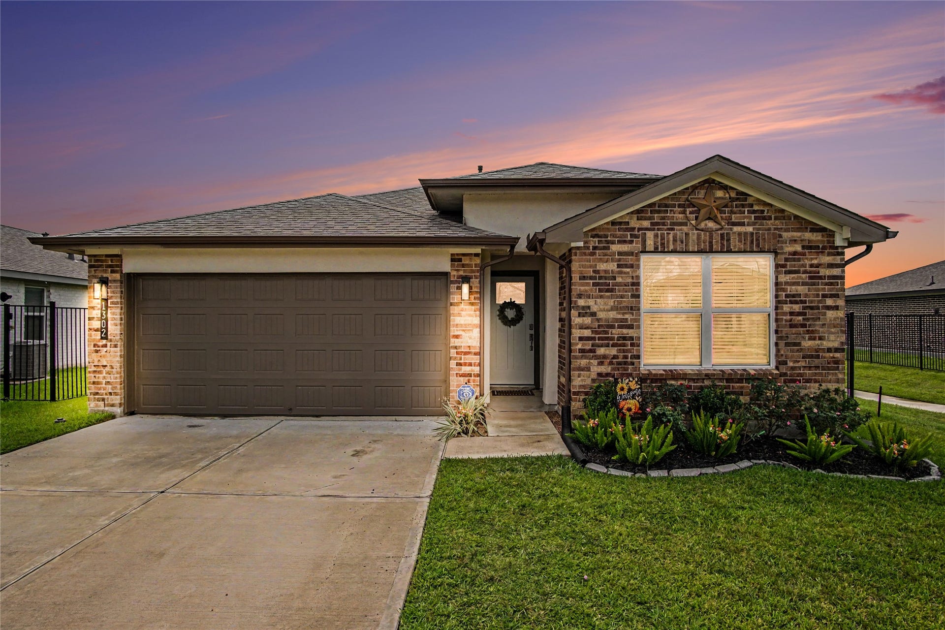 Welcome to this lovely, like new 4-bedroom, 2-bath home in Sierra 
Vista!