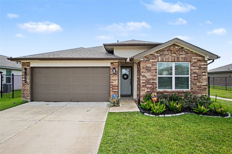 Property photo for 1302 Truckee River Drive, Rosharon, TX