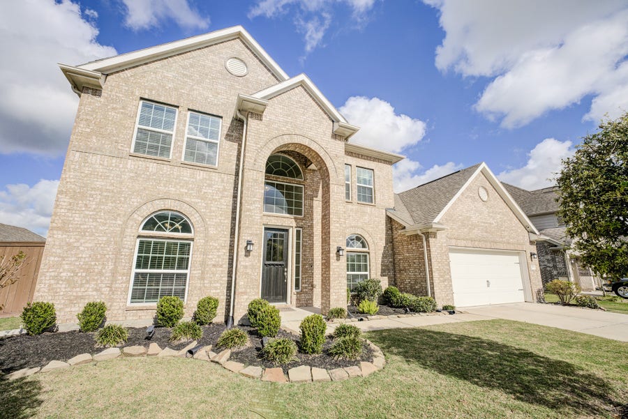 Property photo for 219 Bentwater Lane, Clute, TX