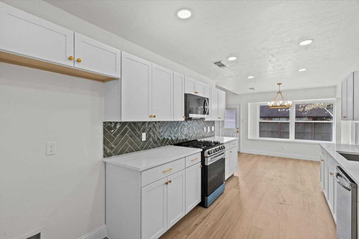 1704 San Jose Street, Friendswood, TX 77546 1704 San Jose Street, Friendswood, TX 77546