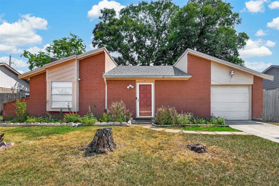 Property photo for 10706 Thorncliff Drive, Humble, TX