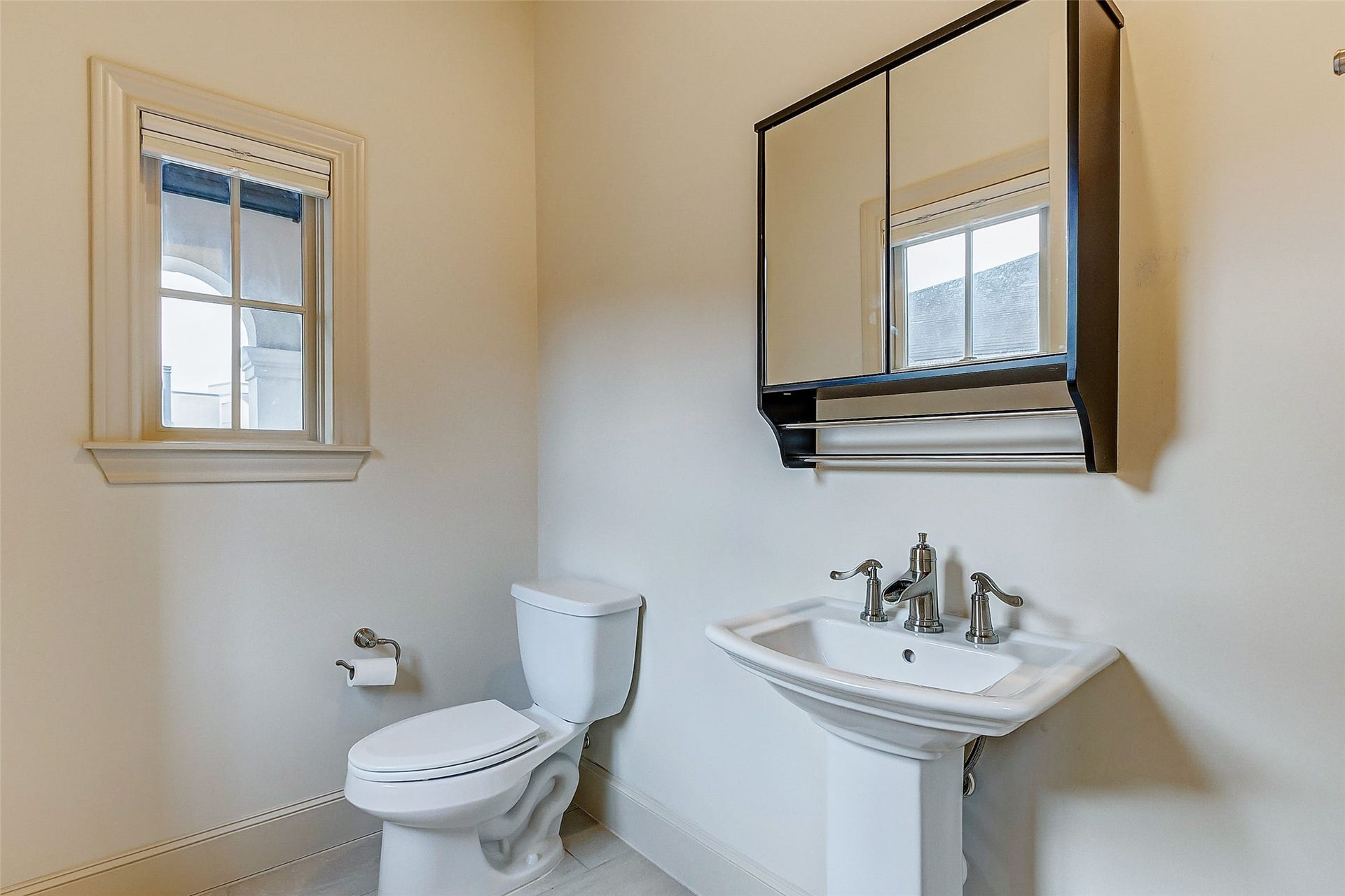 1955 Sheridan Street, Houston, TX 77030 Conveniently located off the dining area, this stylish powder room ensures easy access and comfort for your guests.