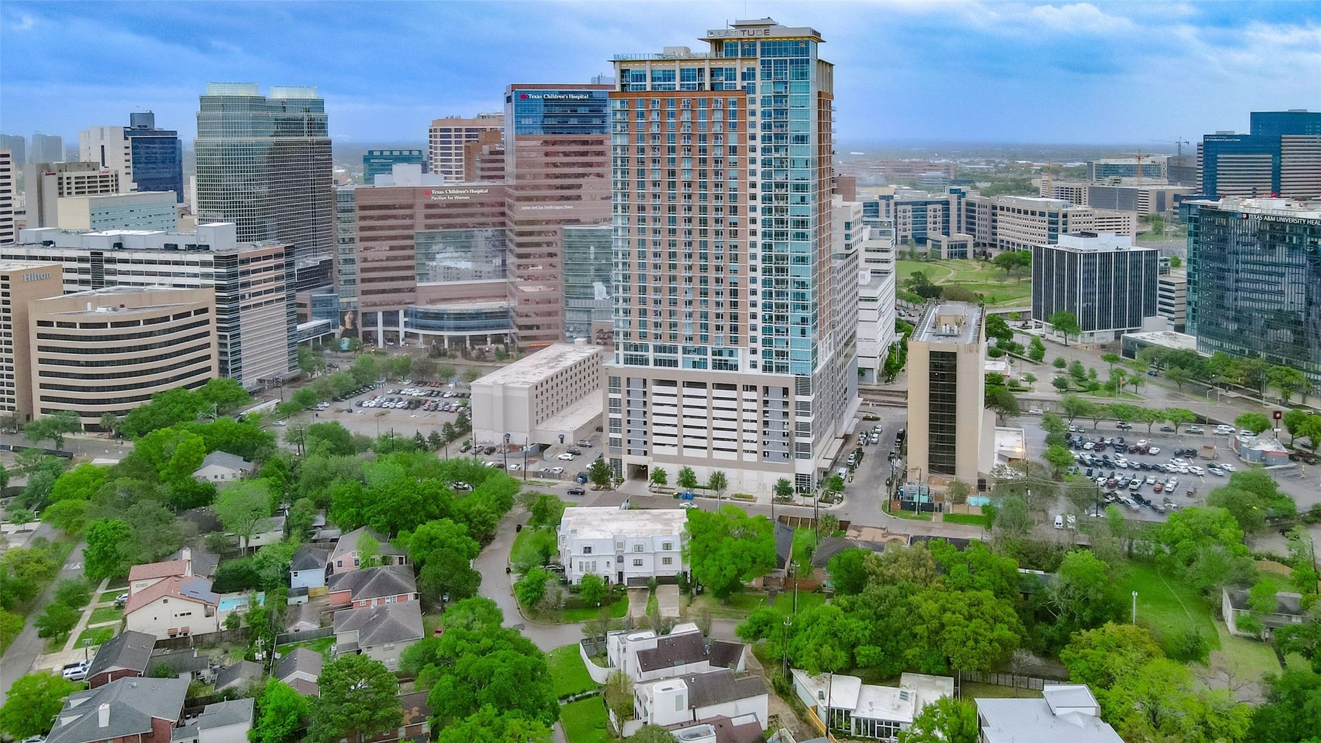 1955 Sheridan Street, Houston, TX 77030 Situated in a vibrant urban setting, this property offers stunning high-rise views surrounded by lush greenery and proximity to key city amenities.