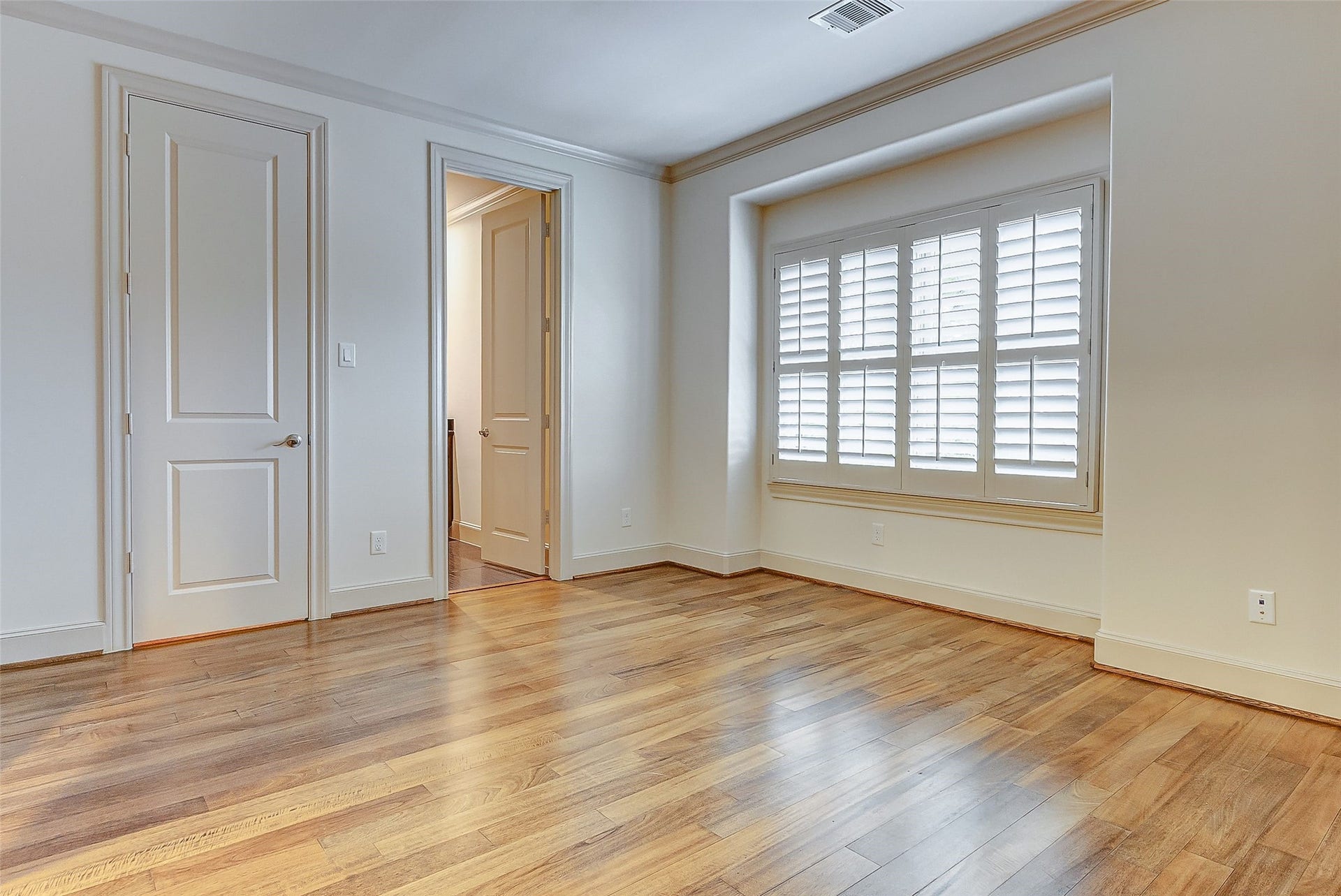 1955 Sheridan Street, Houston, TX 77030 Upstairs, the secondary bedroom offers a bright and airy atmosphere, easily accommodating a queen-size bed and nightstands.