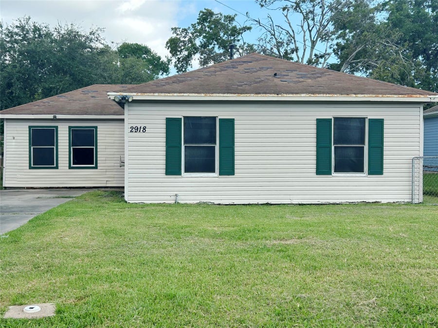 Property photo for 2918 3rd Avenue N, Texas City, TX