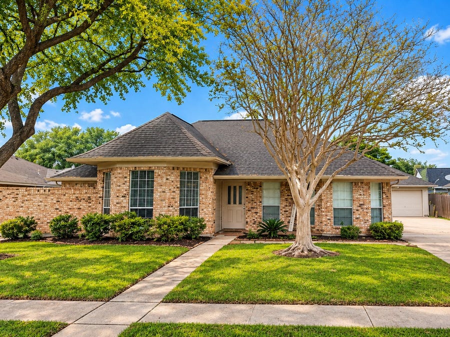 Property photo for 606 Tudor Court, Deer Park, TX