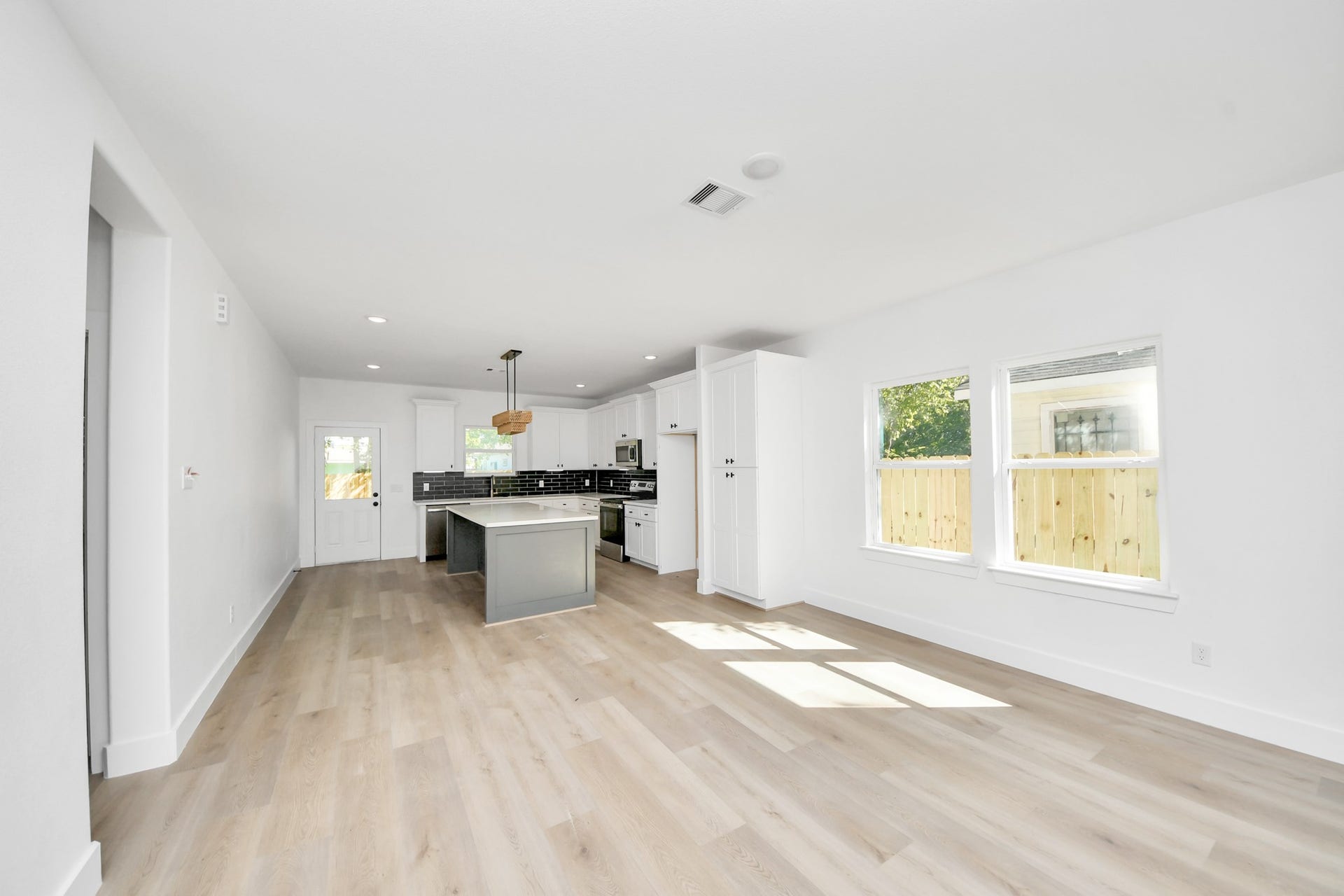8235 Canyon Street, Houston, TX 77051 8235 Canyon Street, Houston, TX 77051