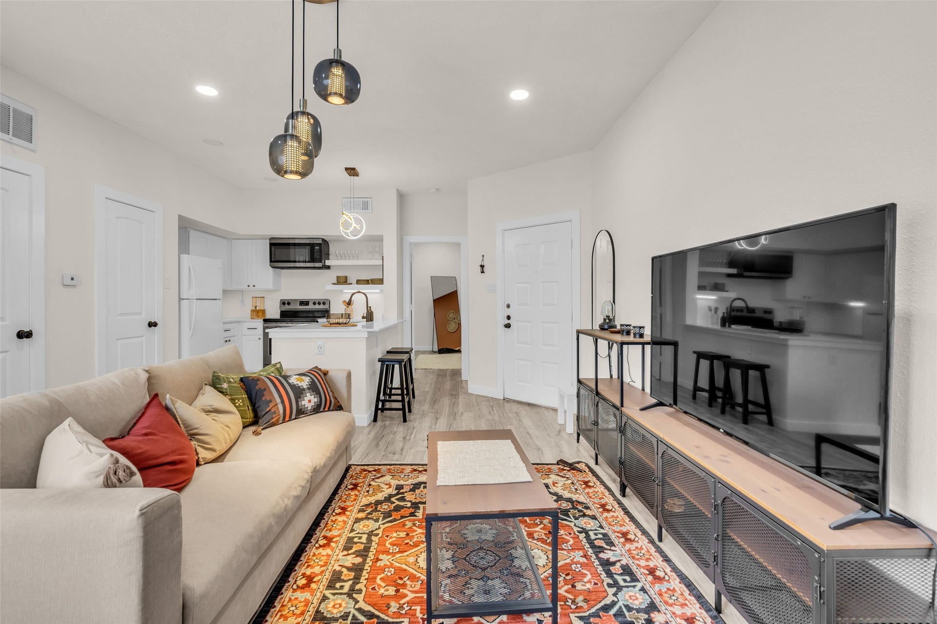 10855 Meadowglen Lane, #604, Houston, TX 77042 This updated condo features a comfortable living room with a bright, inviting feel, making it a great space to relax or entertain.