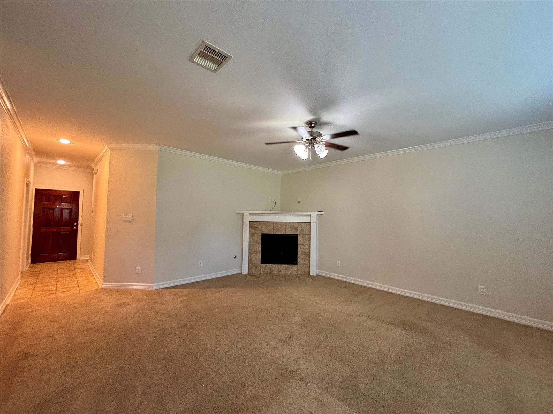 6013 Dublin Lane, Pearland, TX 77581 Living room