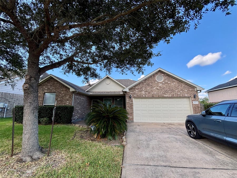 Property photo for 6013 Dublin Lane, Pearland, TX
