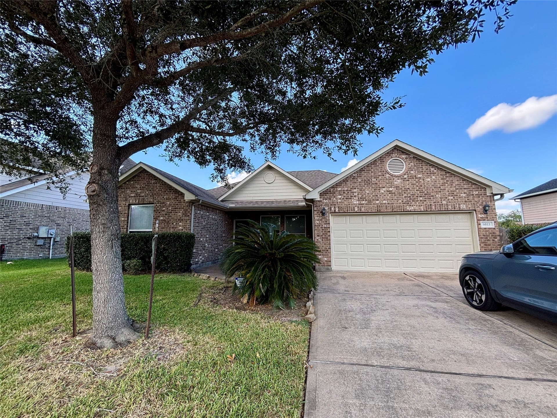 6013 Dublin Lane, Pearland, TX 77581 Driveway