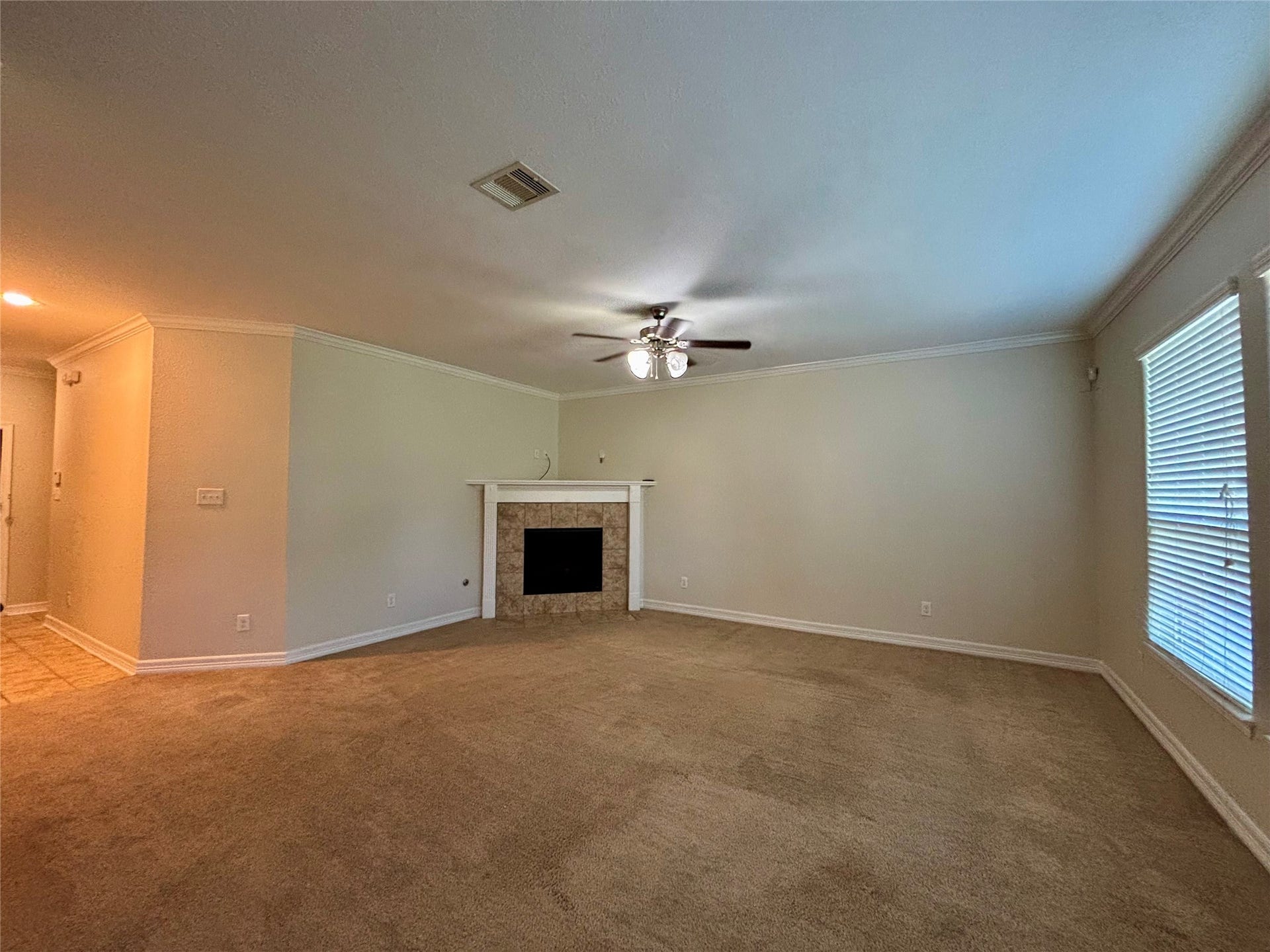 6013 Dublin Lane, Pearland, TX 77581 Living room