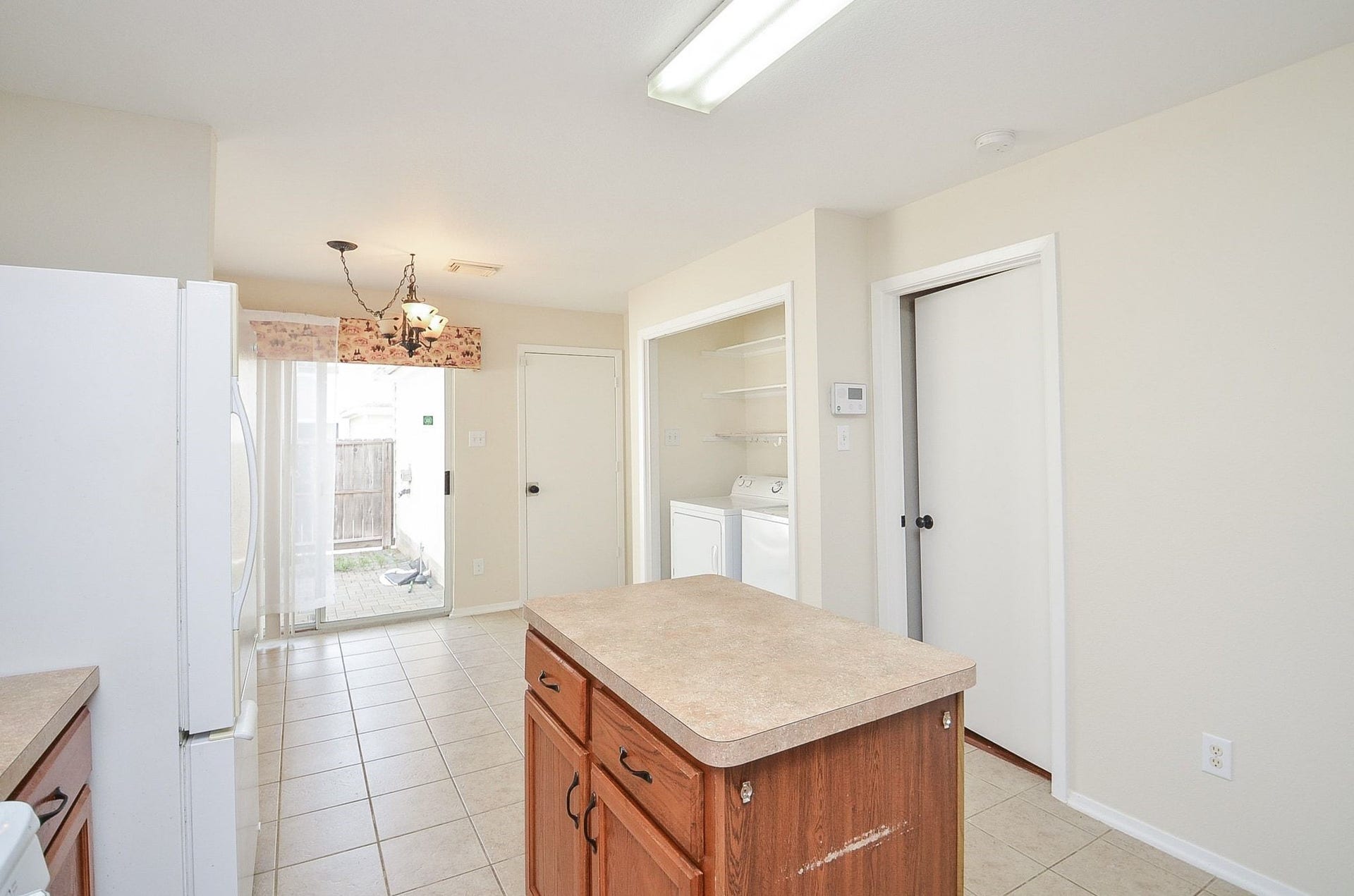 6138 Settlers Lake Circle E, Katy, TX 77449 KITCHEN