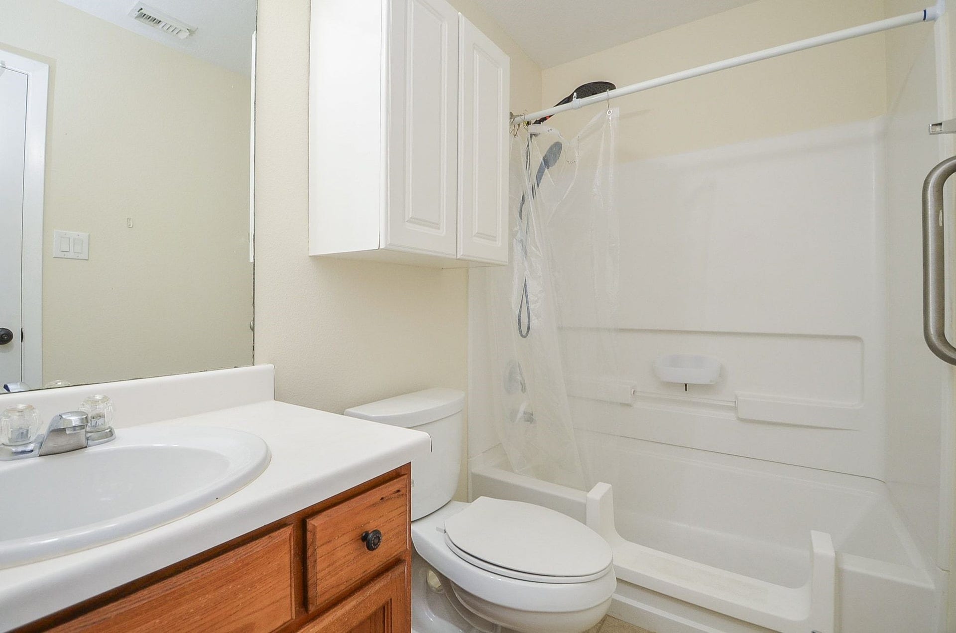 6138 Settlers Lake Circle E, Katy, TX 77449 MASTER BATH