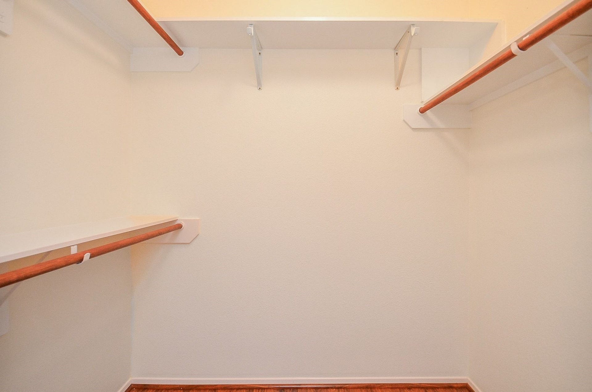 6138 Settlers Lake Circle E, Katy, TX 77449 MASTER WALK IN CLOSET