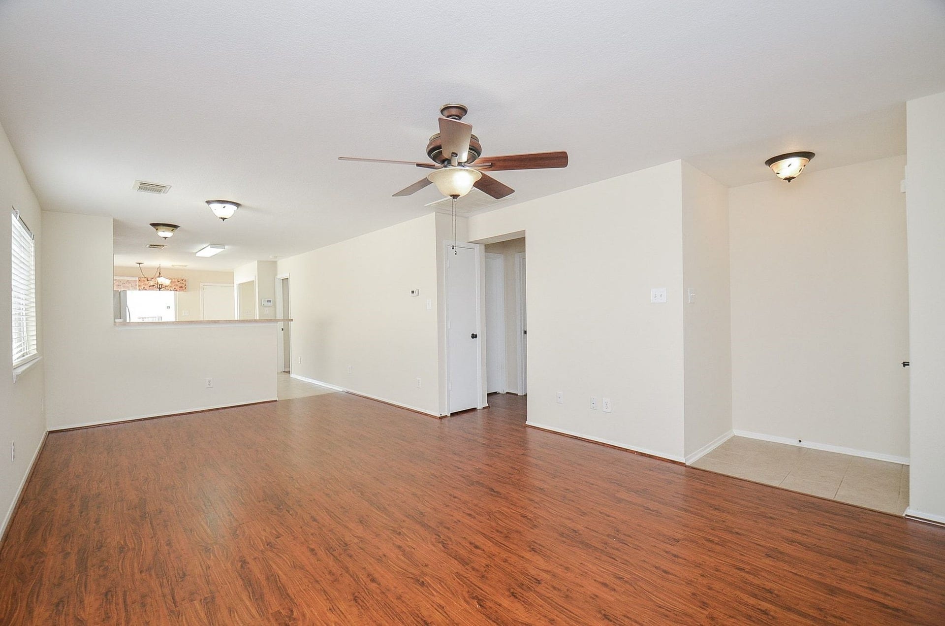 6138 Settlers Lake Circle E, Katy, TX 77449 LIVING AREA