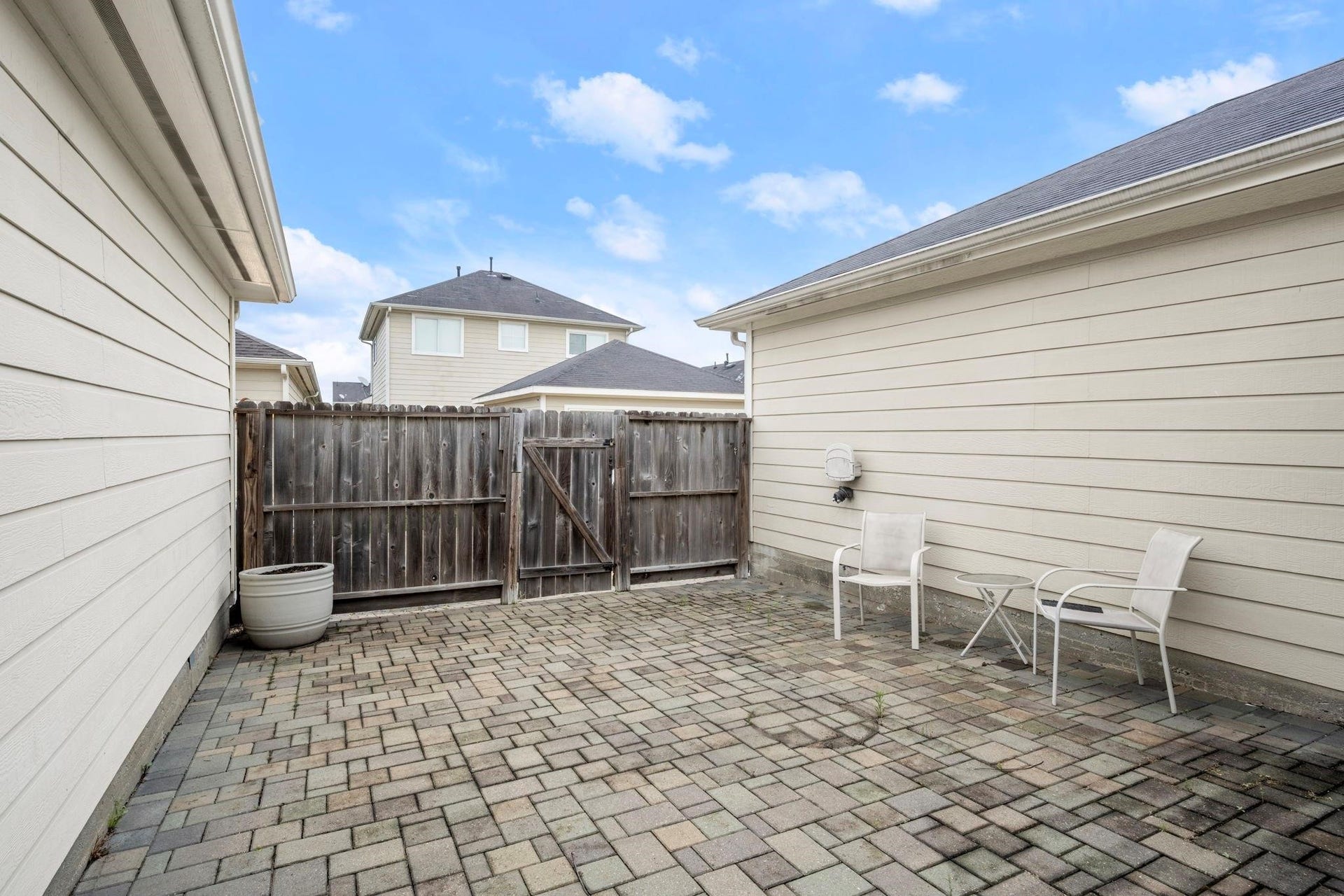 6138 Settlers Lake Circle E, Katy, TX 77449 BACK PATIO