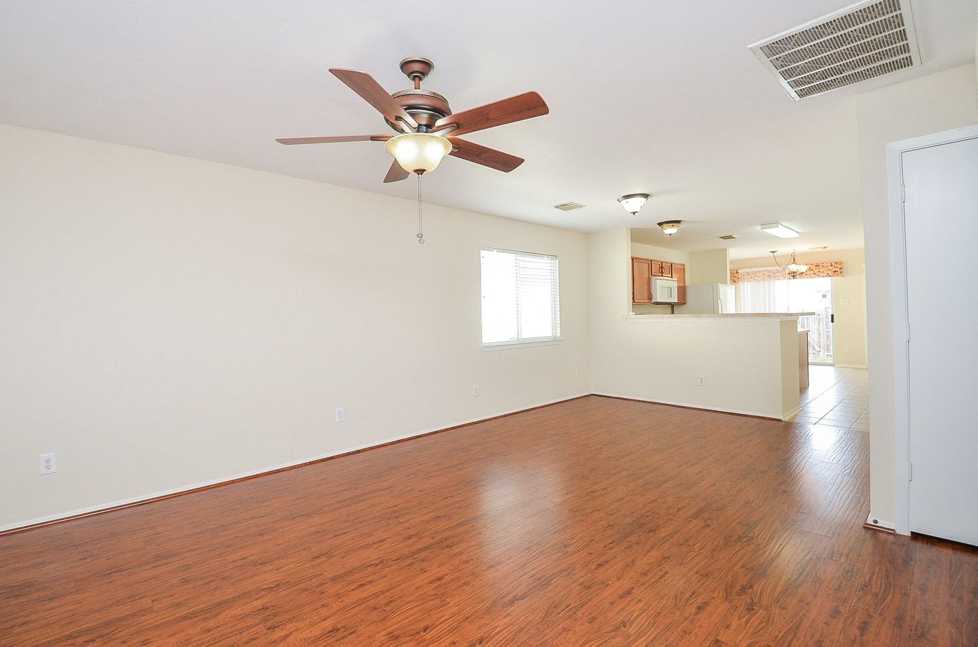 6138 Settlers Lake Circle E, Katy, TX 77449 LIVING AREA