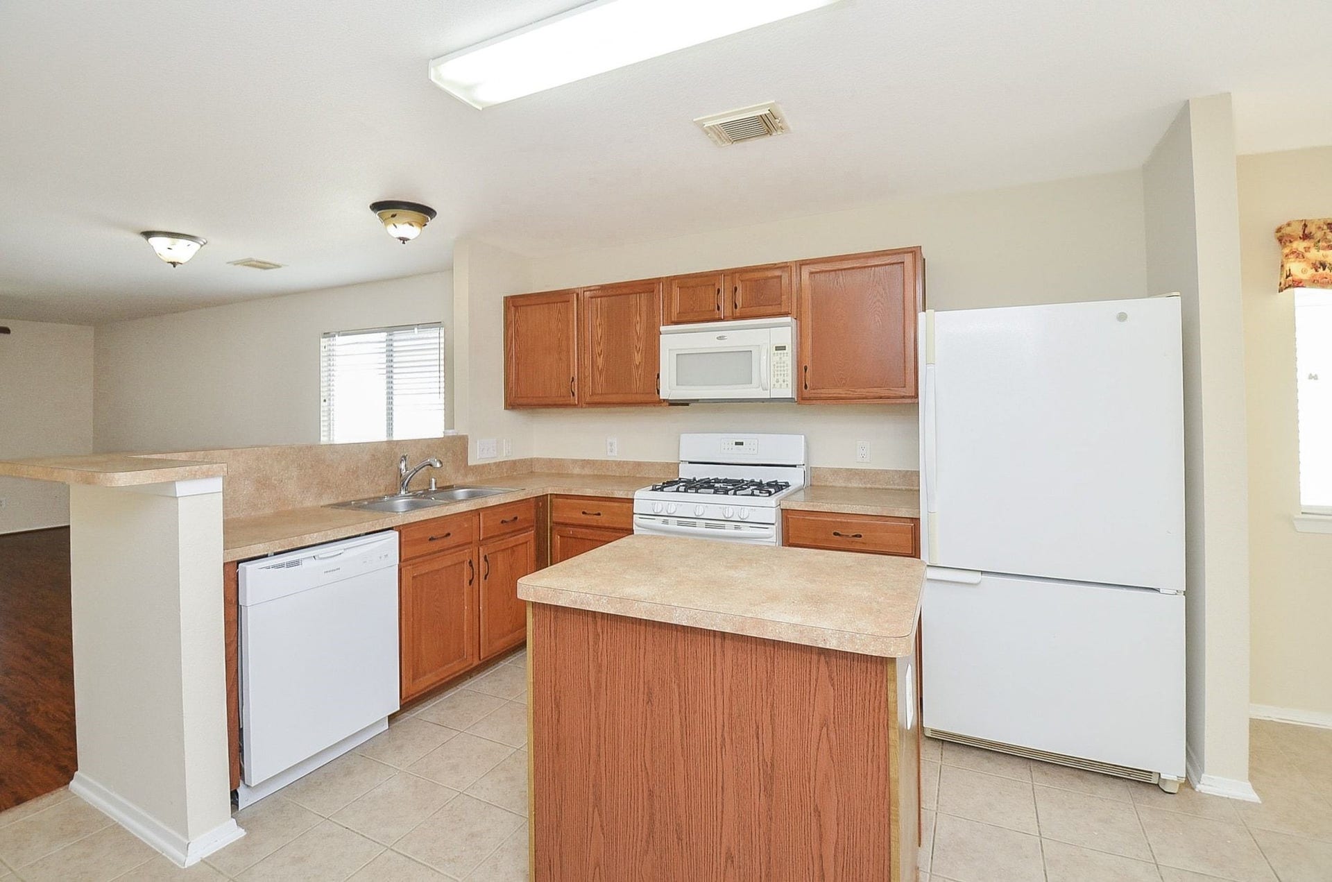 6138 Settlers Lake Circle E, Katy, TX 77449 ISLAND