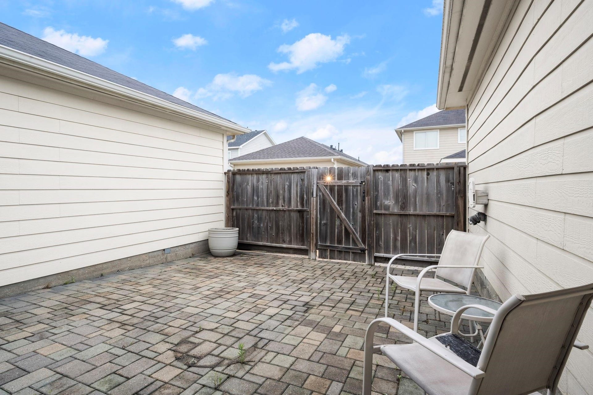 6138 Settlers Lake Circle E, Katy, TX 77449 BACK PATIO