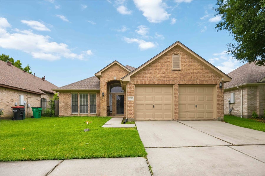 Property photo for 4231 Applerock Drive, Baytown, TX