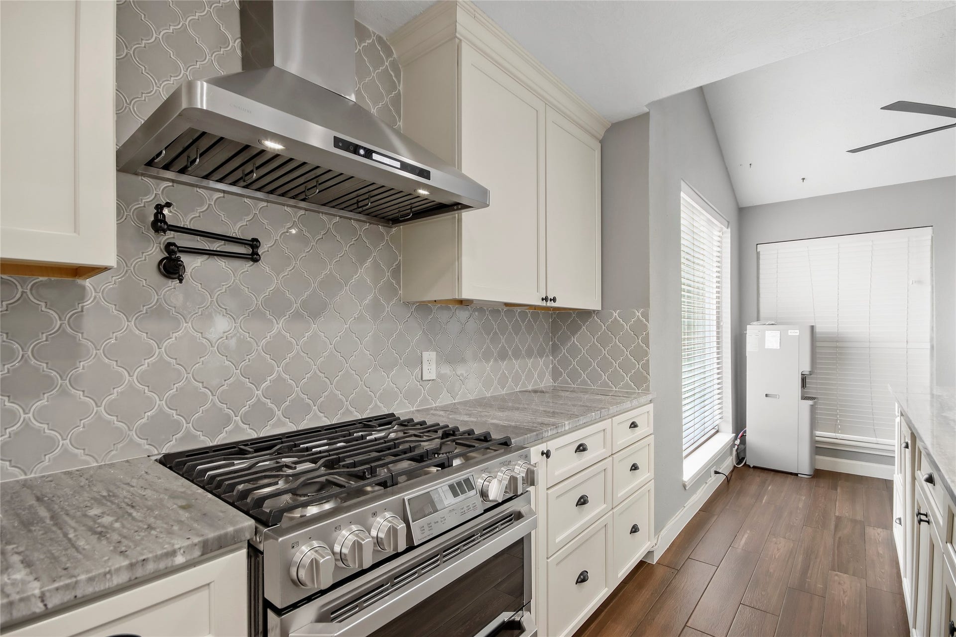 3527 Eula Morgan Road, Katy, TX 77493 A gas range with pot filler and sleek vent hood make this kitchen as functional as it is beautiful.