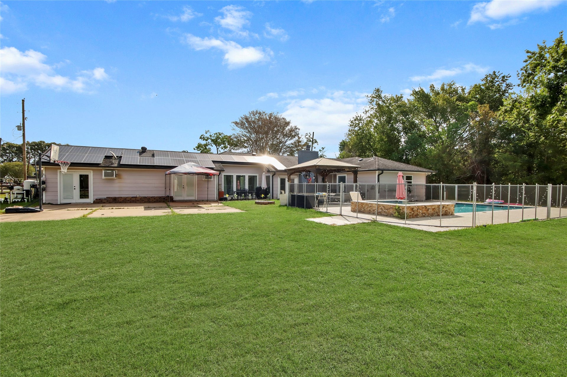 3527 Eula Morgan Road, Katy, TX 77493 A charming pergola adds a shaded gathering spot to the backyard, perfect for outdoor dining or relaxing.