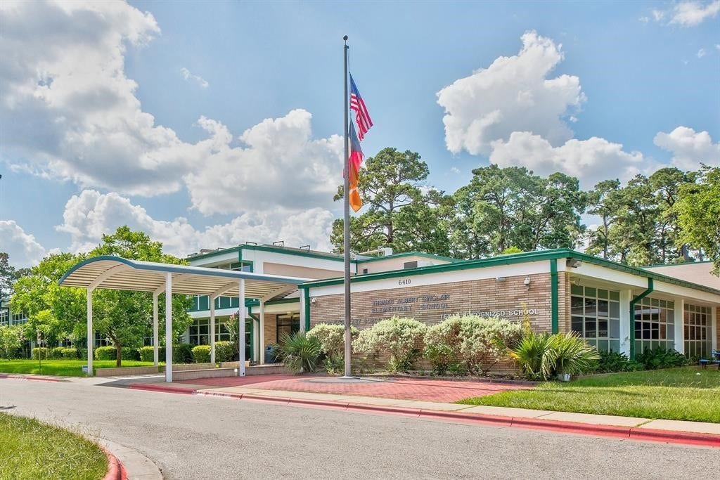 1004 Golden Nectar Lane, Houston, TX 77008 zoned to Sinclair Elementary