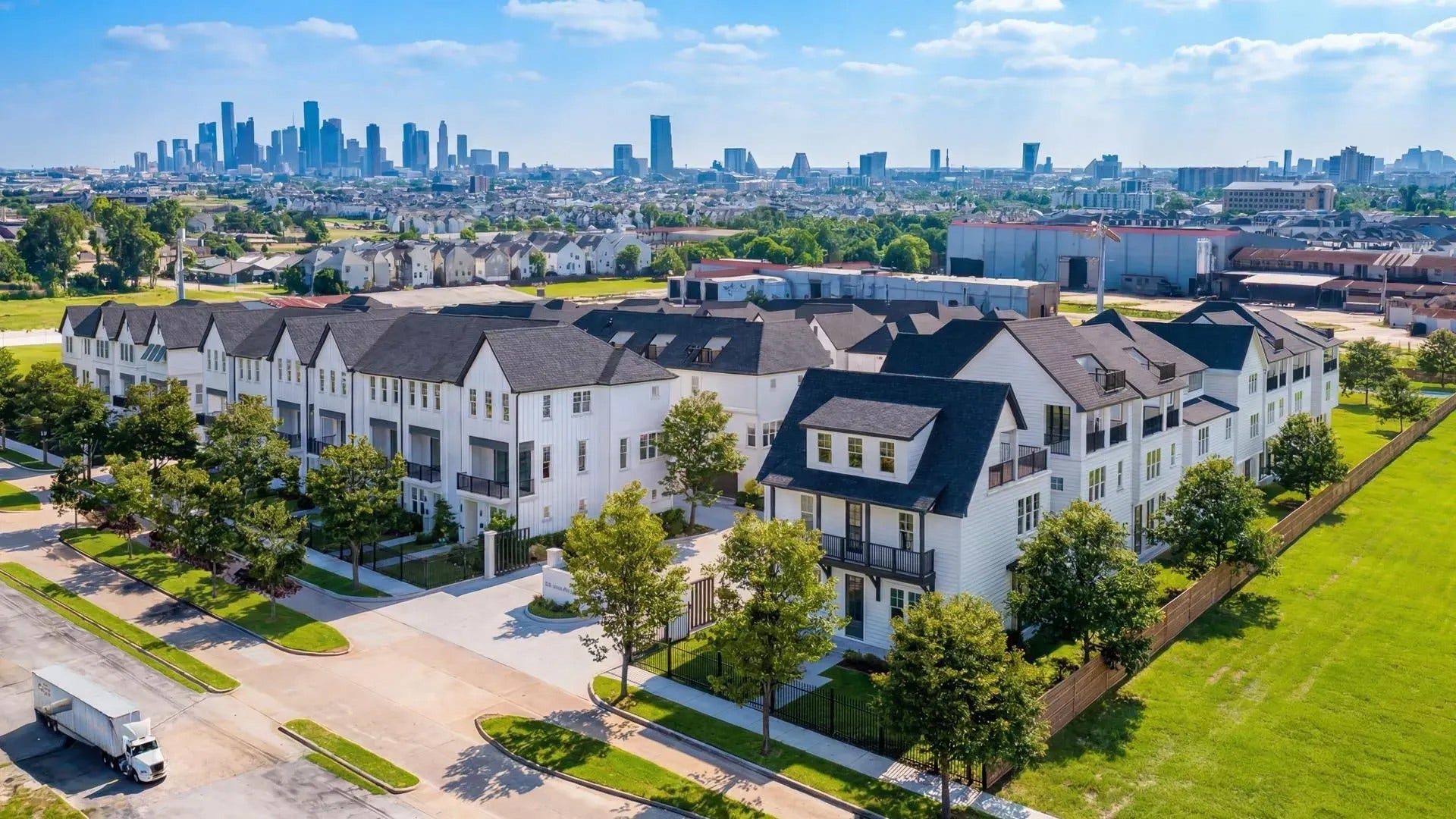 1004 Golden Nectar Lane, Houston, TX 77008 gorgeous gated community with chic urban farmhouse architecture - new restaurants/retail coming soon across street (Braun Enterprises The Grove West Heights)