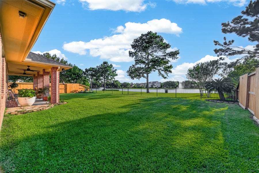 Property photo for 405 Wickford Court, League City, TX