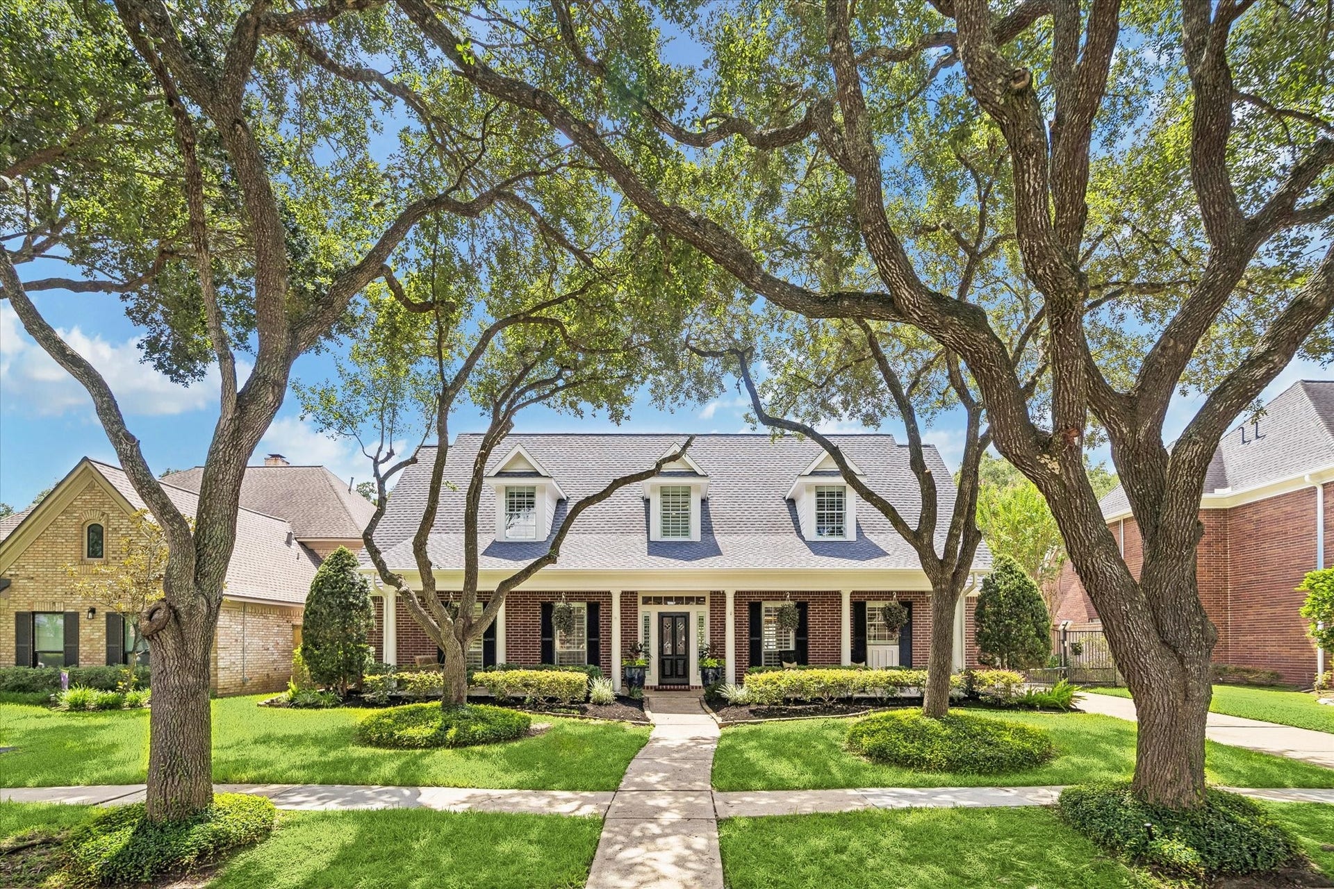 30 SAINT SIMONS COURT, Sugar Land, TX 77479 LOCATED ON A TREE-LINED COURT IN TRAVIS PARK, THIS HOME OFFERS INVITING CURB APPEAL AND ESTABLISHED LANDSCAPING.