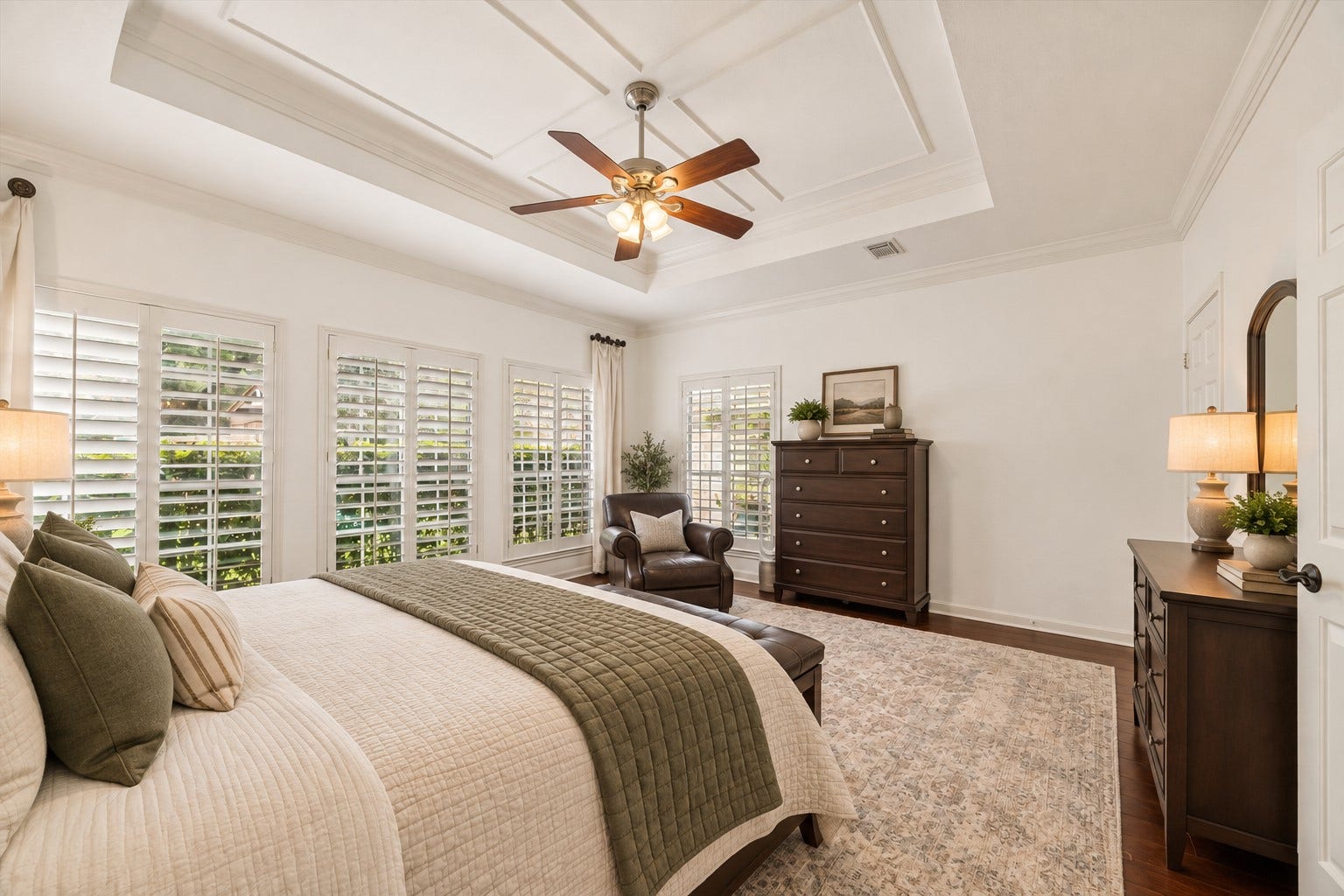 30 SAINT SIMONS COURT, Sugar Land, TX 77479 ABUNDANT NATURAL LIGHT, CROWN MOLDING, AND A DETAILED TRAY CEILING ADD CHARACTER TO THE SPACIOUS PRIMARY BEDROOM. **Virtually Staged.