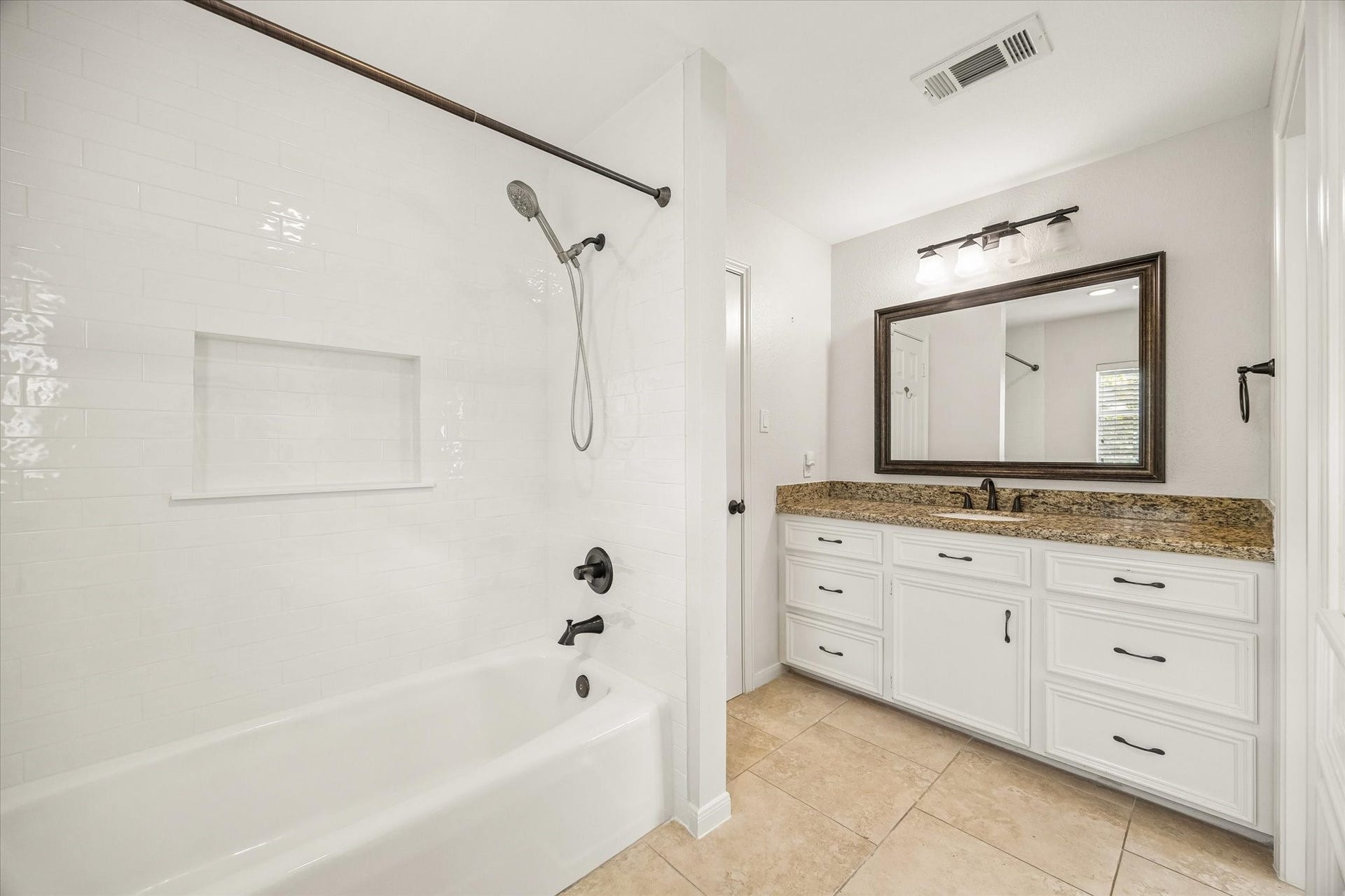 30 SAINT SIMONS COURT, Sugar Land, TX 77479 THIS FULL BATH FEATURES GRANITE COUNTERTOPS, GENEROUS VANITY STORAGE, AND A TUB-SHOWER COMBINATION WITH SUBWAY TILE.