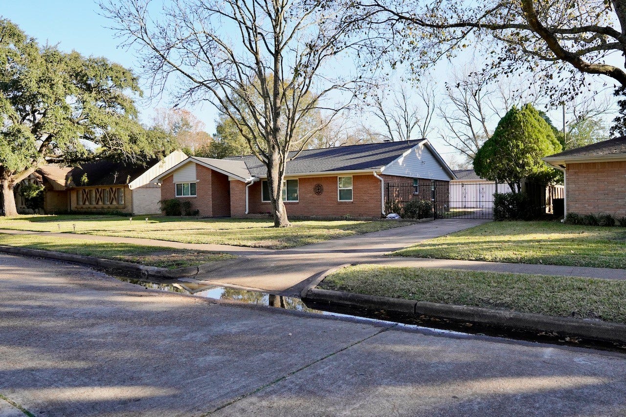 5715 Portal Drive, Houston, TX 77096 5715 Portal Drive, Houston, TX 77096