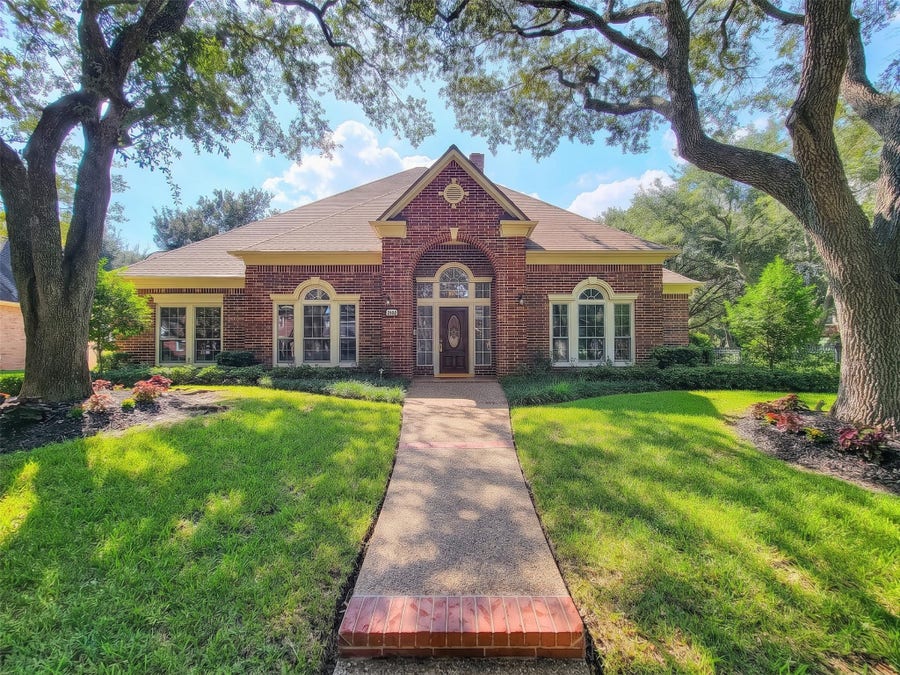 Property photo for 2702 Briar Knoll Court, Sugar Land, TX