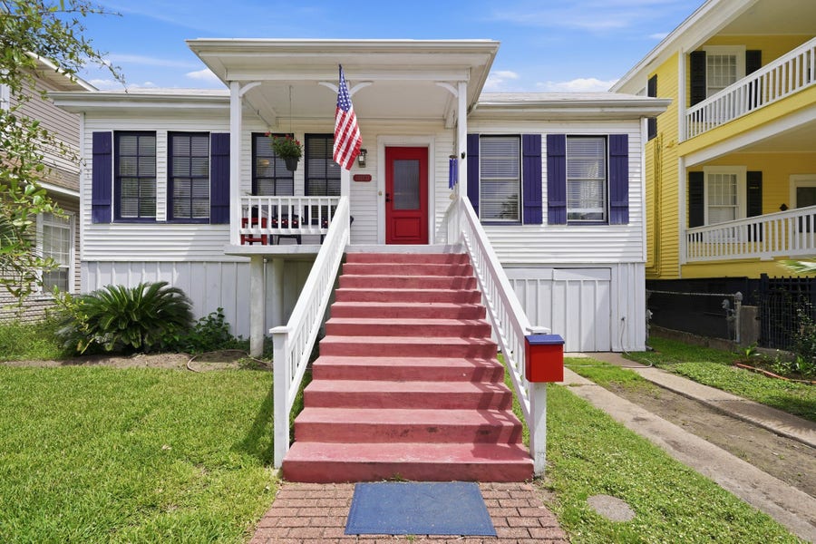 Property photo for 1020 Broadway Street, Galveston, TX