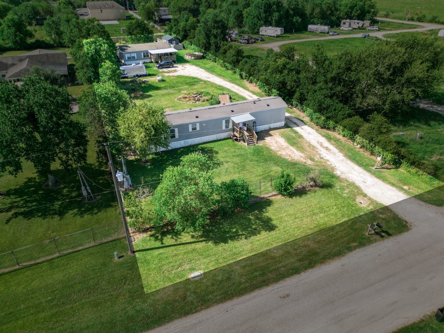 Property photo for 626 S Paloma Drive, Rosharon, TX