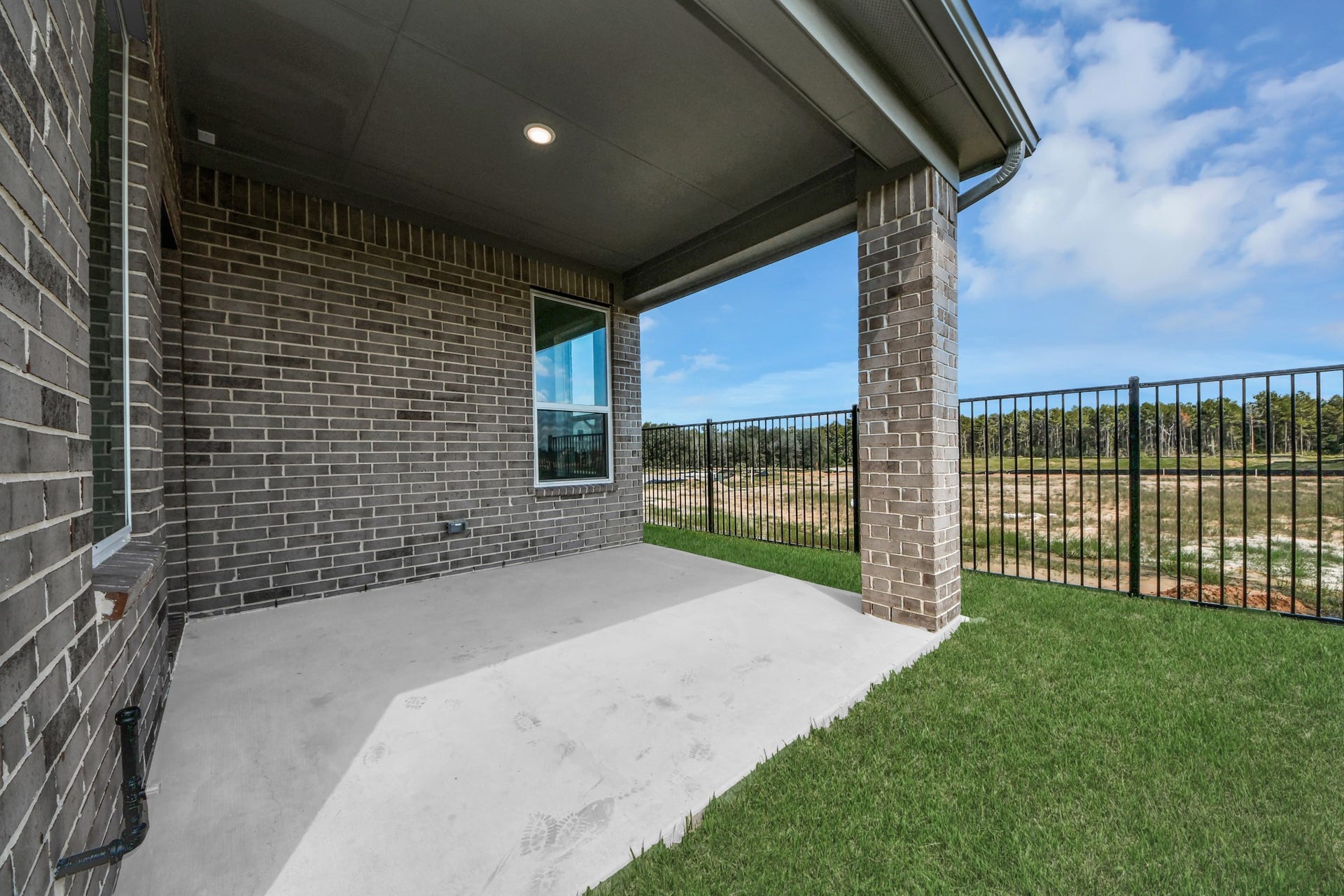 3072 Spoolwood Trail, Magnolia, TX 77355 Discover the expansive backyard and its inviting covered patio a perfect haven for both playtime for the kids and relaxation for adults. This outdoor space is an ideal canvas for your outdoor living dreams, complete with room for patio furniture, a BBQ pit, and endless possibilities for creating your own personalized oasis. Note: sample product photo. Actual exterior and interior selections may vary by homesite.