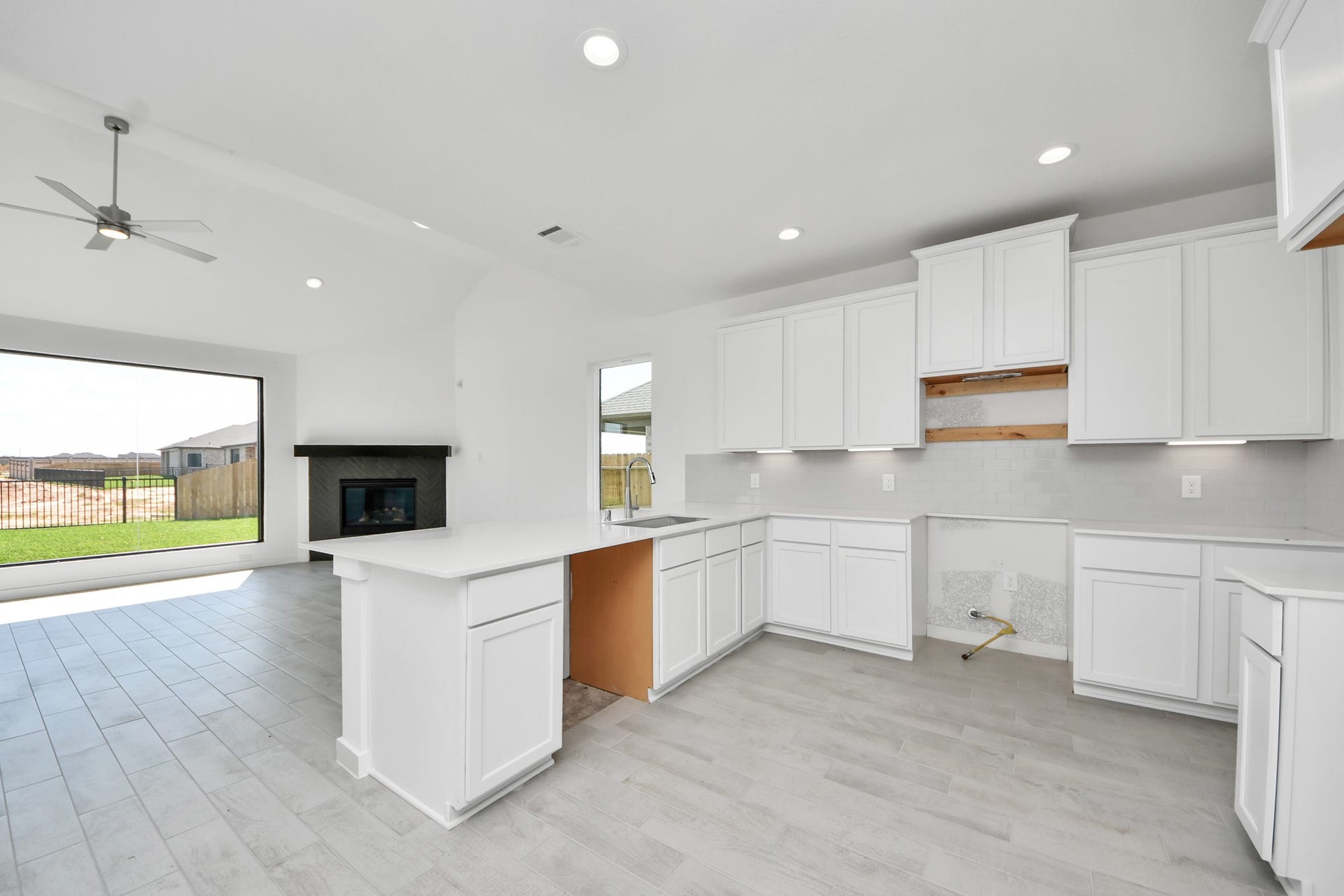 3072 Spoolwood Trail, Magnolia, TX 77355 This generously spacious kitchen is a dream realized!