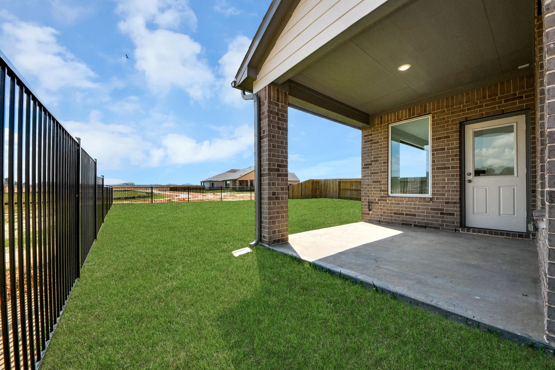 3072 Spoolwood Trail, Magnolia, TX 77355 Experience outdoor living at its finest on this expansive covered patio, thoughtfully designed for BBQs and delightful outdoor dining.